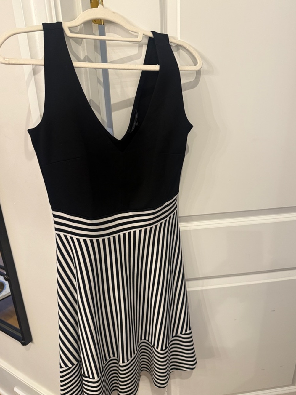 Felicity & Coco Black and White V-Neck Striped Midi Dress size Large